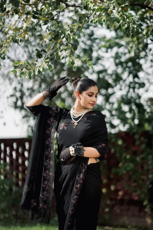 Andheri Royalty in Black