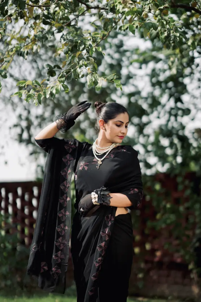 Andheri Royalty in Black